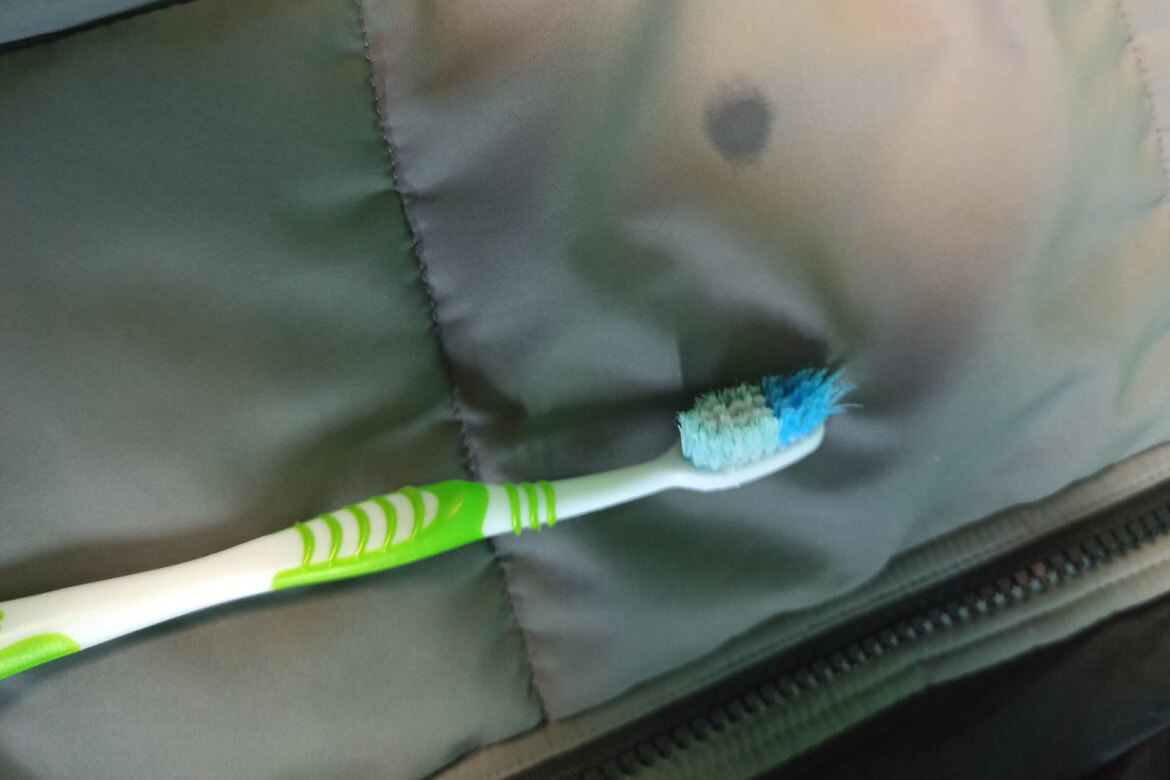 Как удалить пятно с одежды самостоятельно.