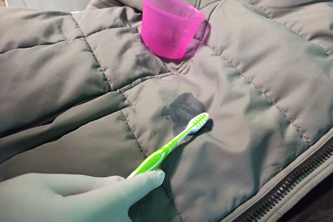 Как удалить пятно с одежды самостоятельно.