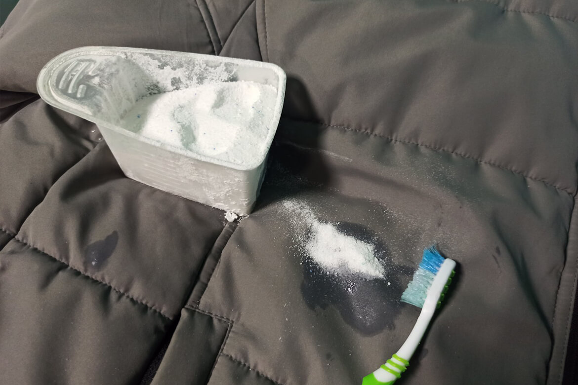 Как удалить пятно с одежды самостоятельно.